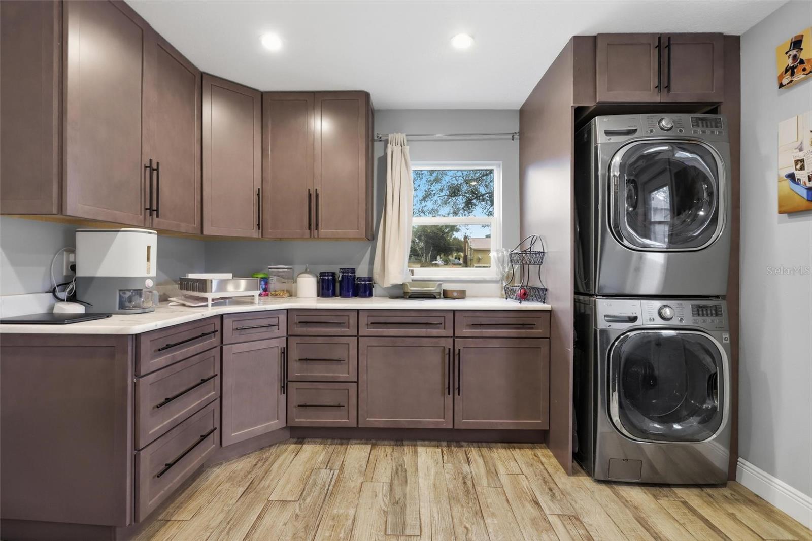 Image 8 of 31 For 2240 Heatheroak Drive