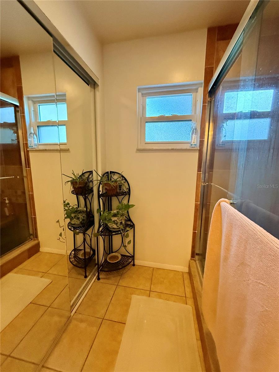 Image 17 of 25 For 303 Boundary Avenue