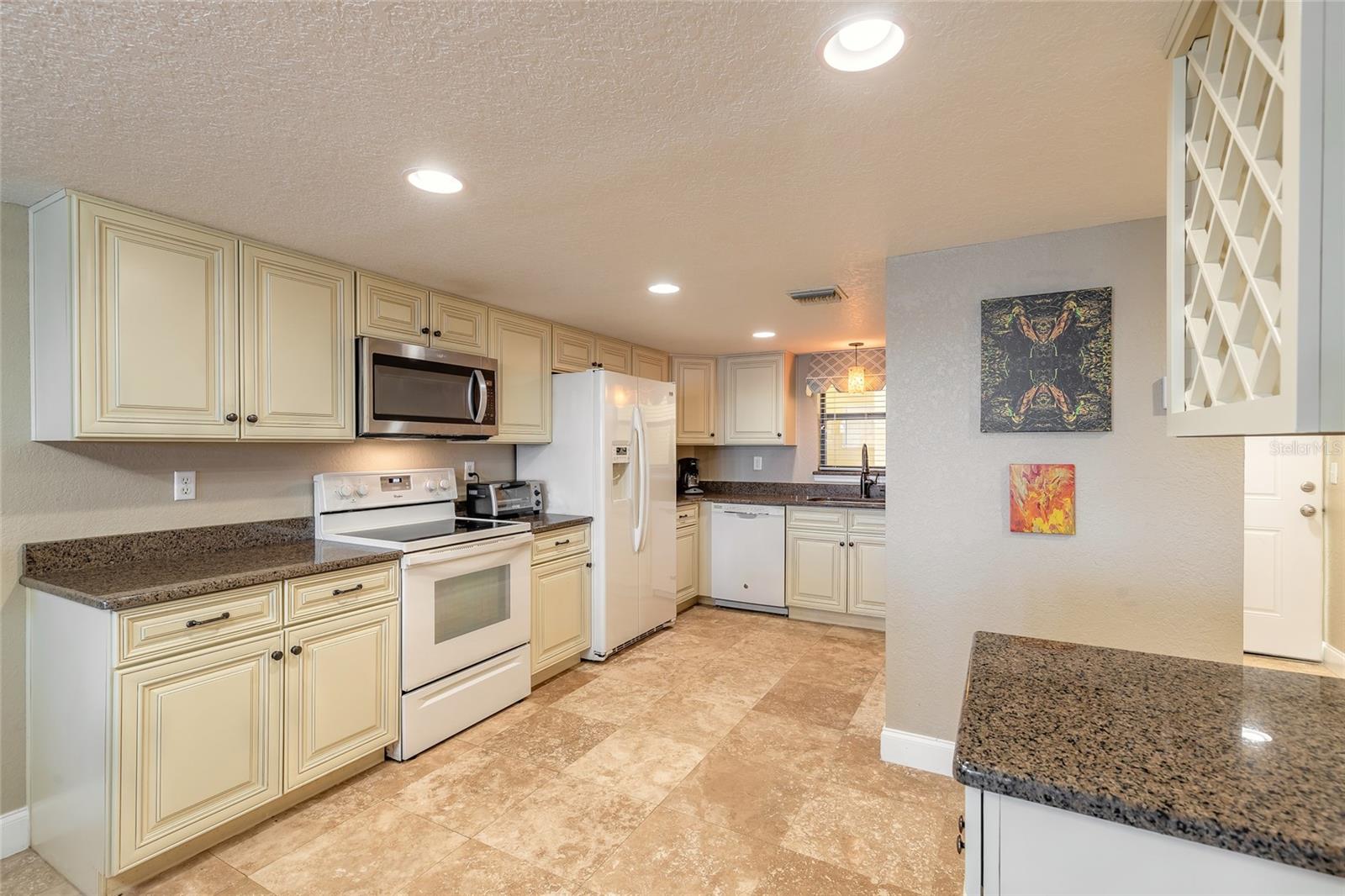 Image 10 of 29 For 3131 Ridgewood Avenue 101