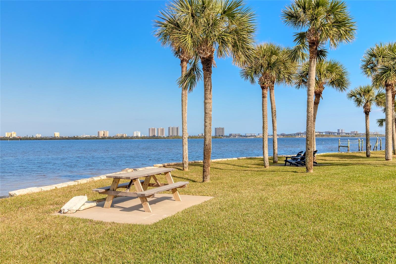 Image 25 of 29 For 3131 Ridgewood Avenue 101