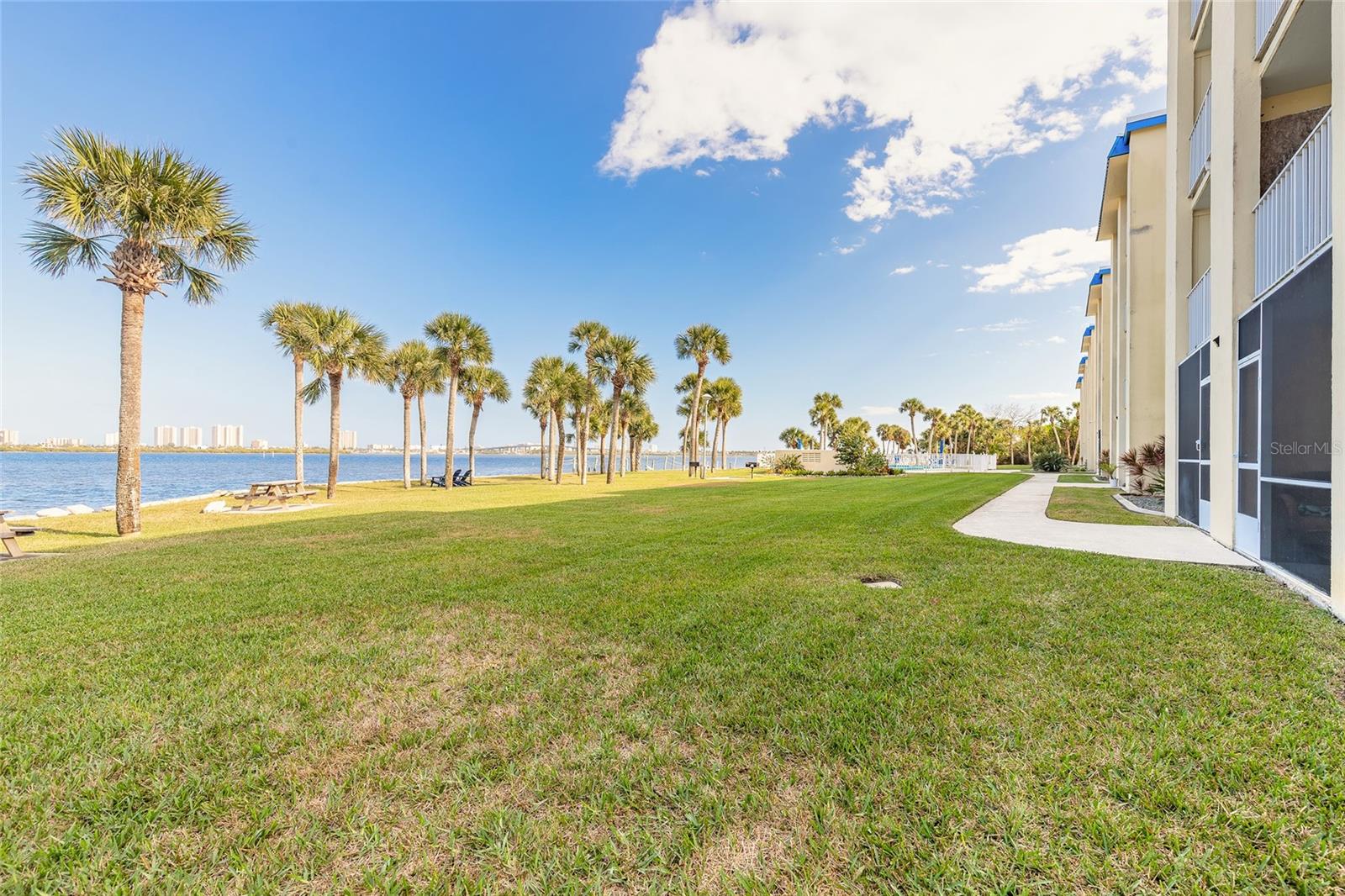 Image 26 of 29 For 3131 Ridgewood Avenue 101