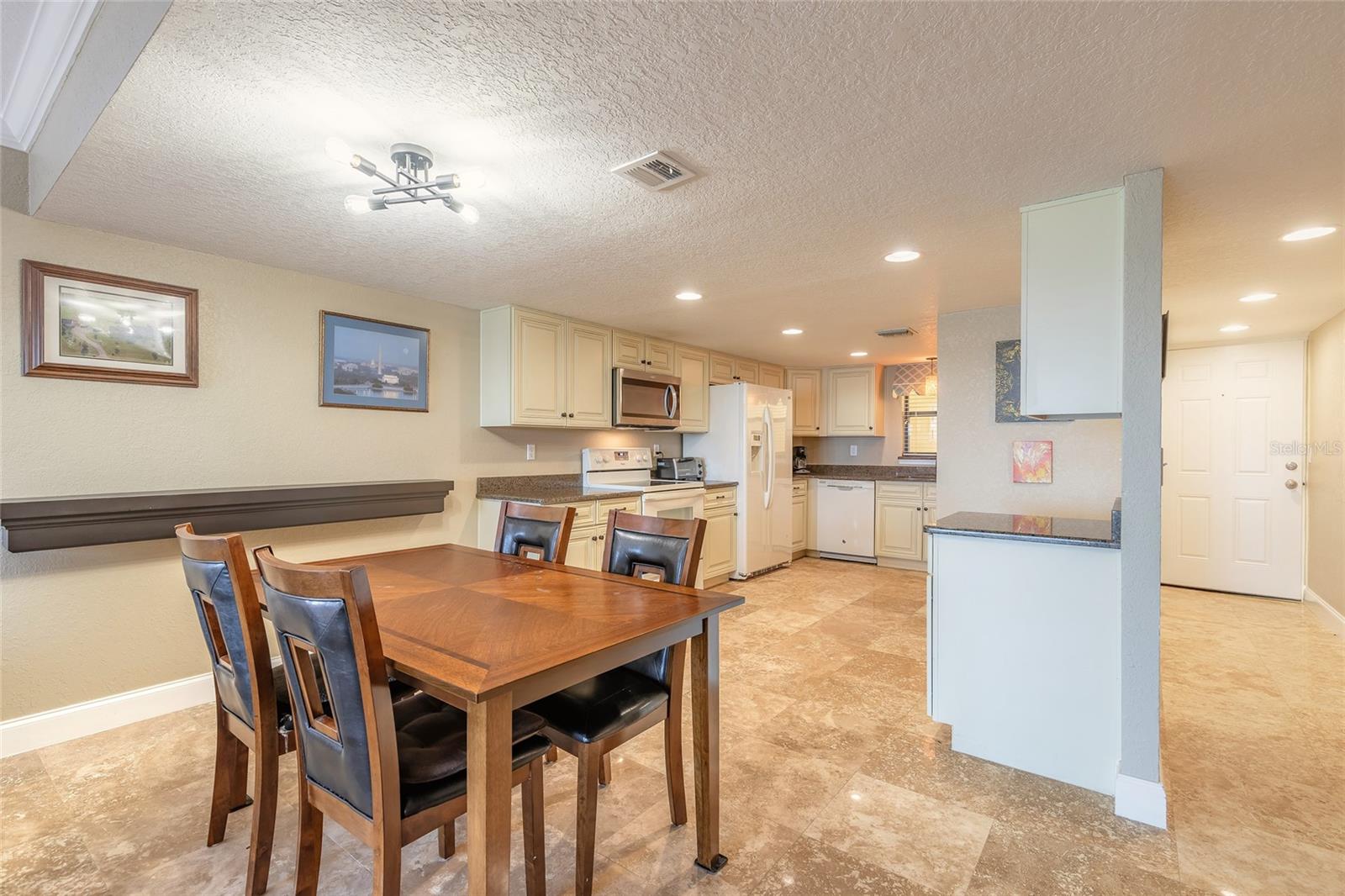 Image 9 of 29 For 3131 Ridgewood Avenue 101