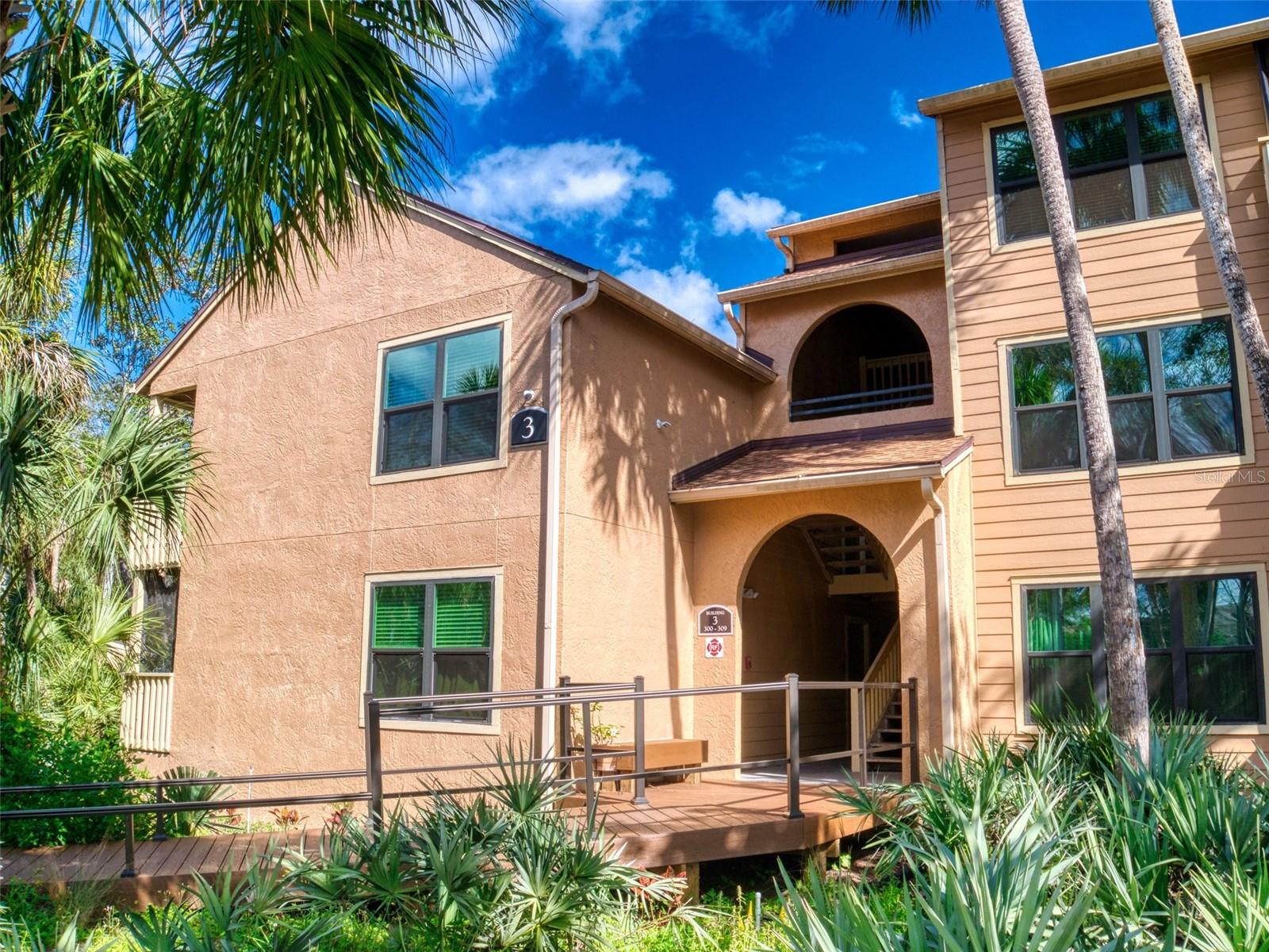 Image 2 of 40 For 1401 Palmetto Avenue 306