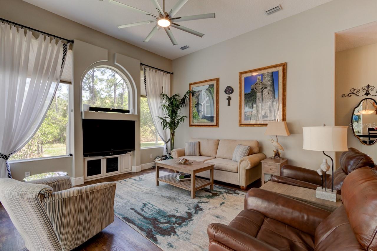 Image 16 of 43 For 1749 Arash Circle