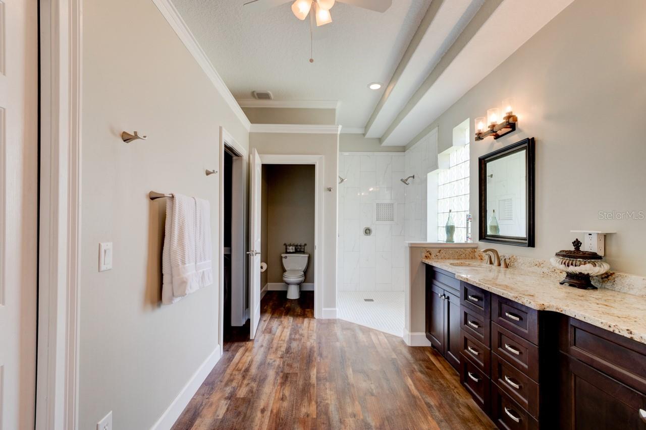 Image 20 of 43 For 1749 Arash Circle