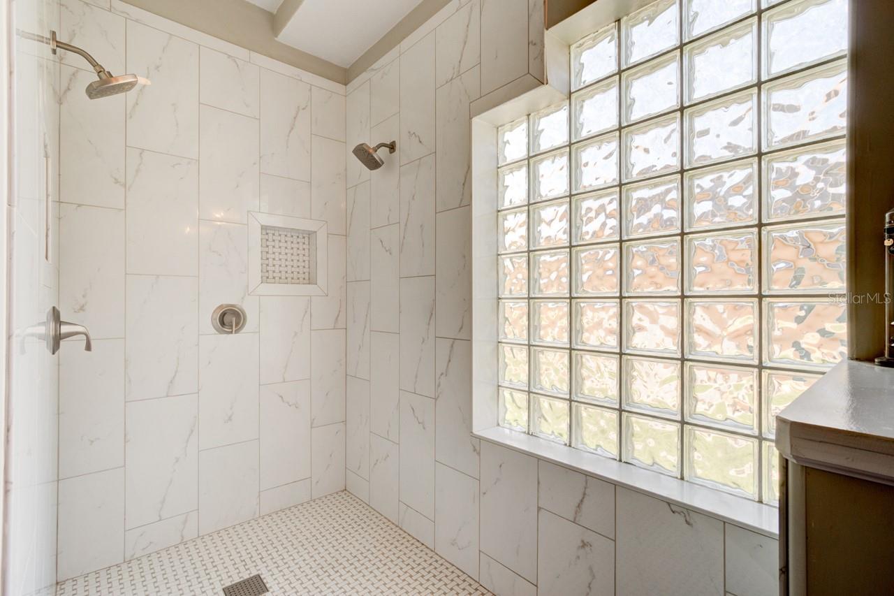 Image 21 of 43 For 1749 Arash Circle