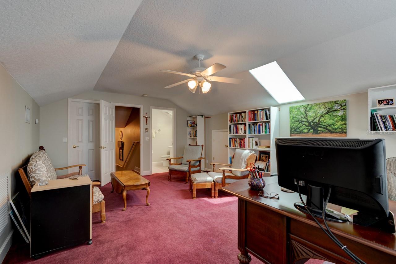 Image 33 of 43 For 1749 Arash Circle