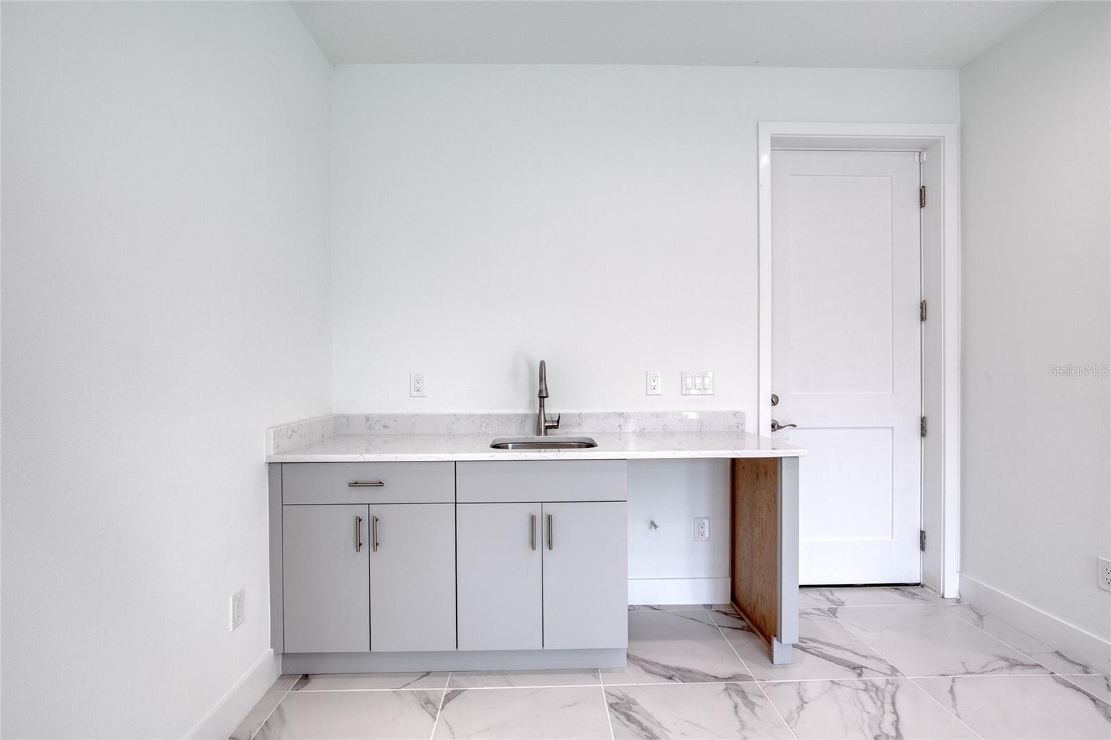 Image 17 of 96 For 206 Halifax Avenue