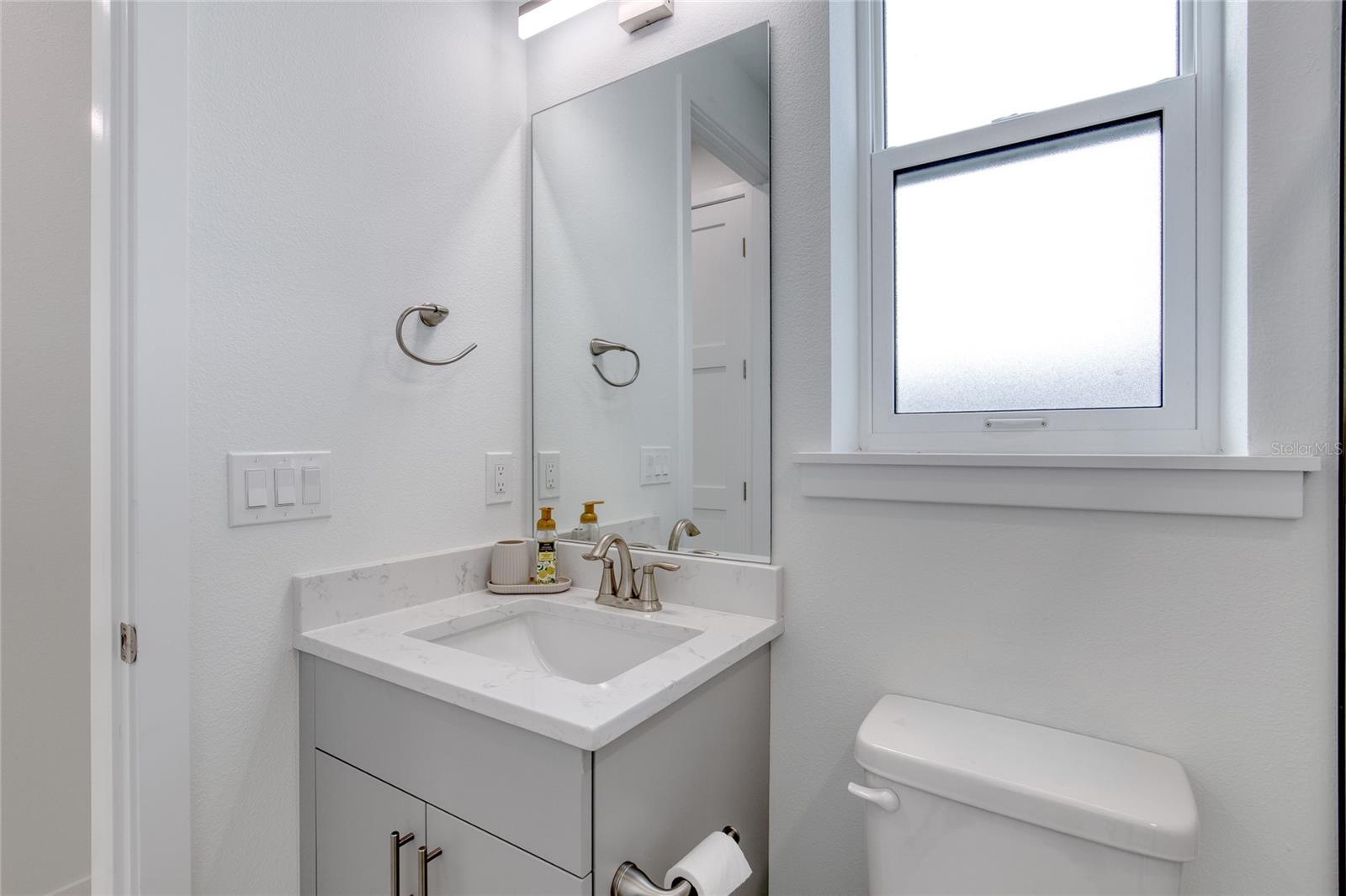 Image 19 of 96 For 206 Halifax Avenue