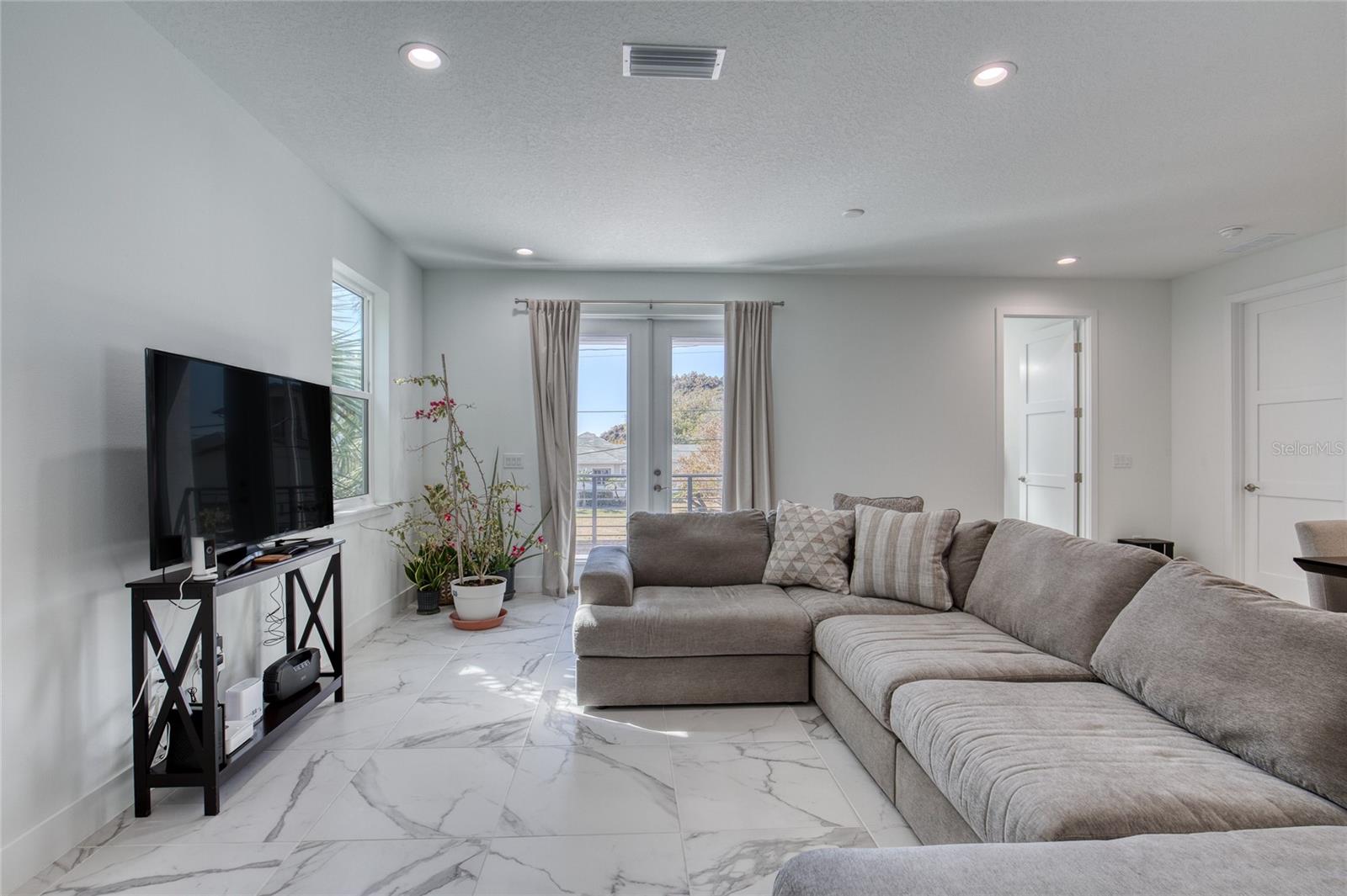 Image 34 of 96 For 206 Halifax Avenue