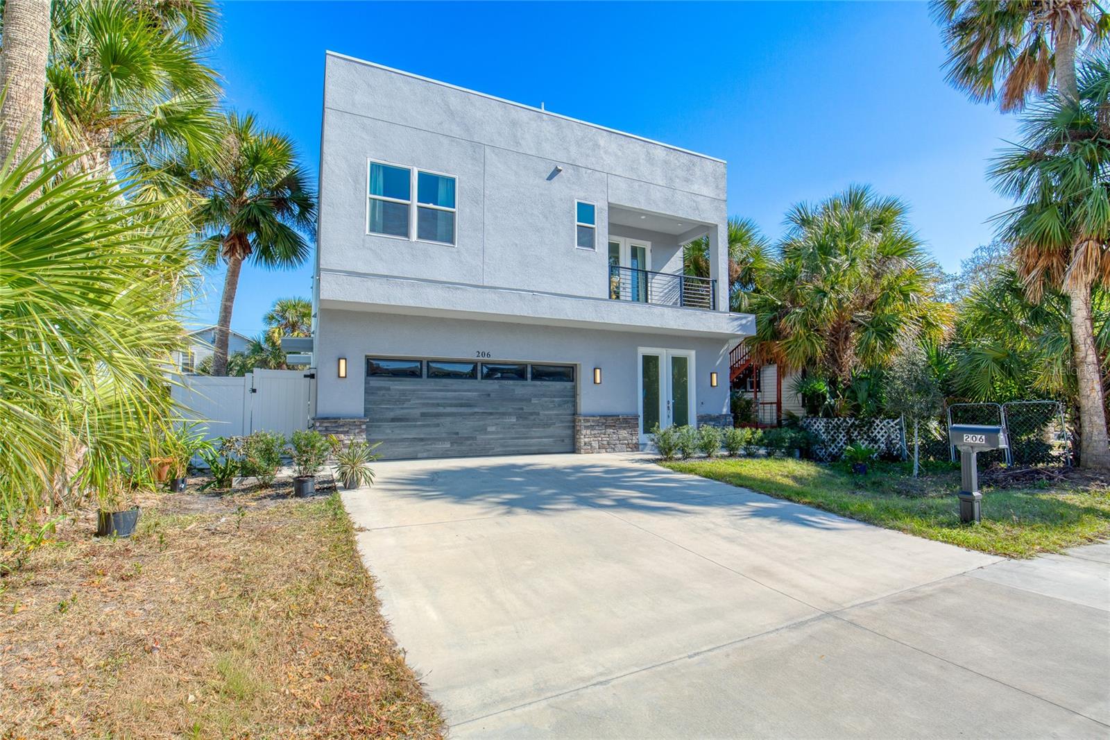 Image 4 of 96 For 206 Halifax Avenue