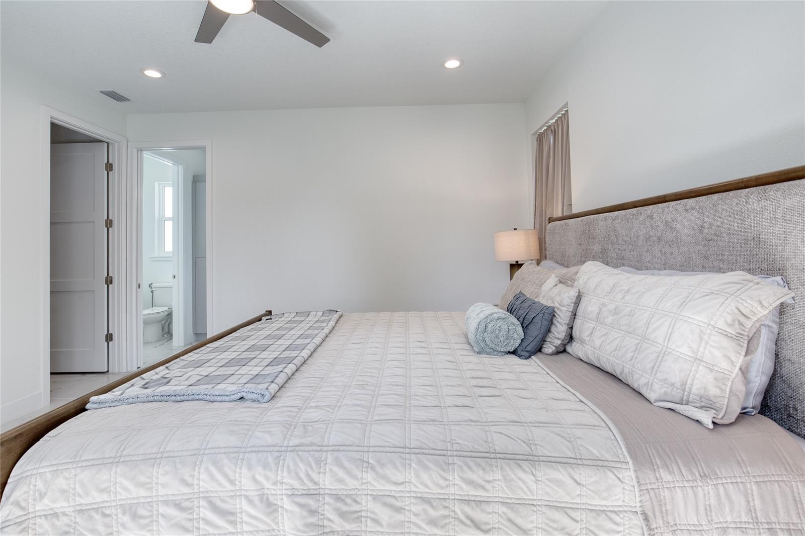 Image 51 of 96 For 206 Halifax Avenue