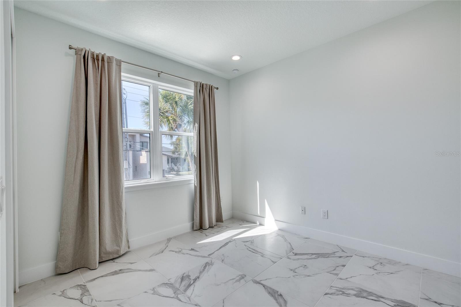 Image 59 of 96 For 206 Halifax Avenue