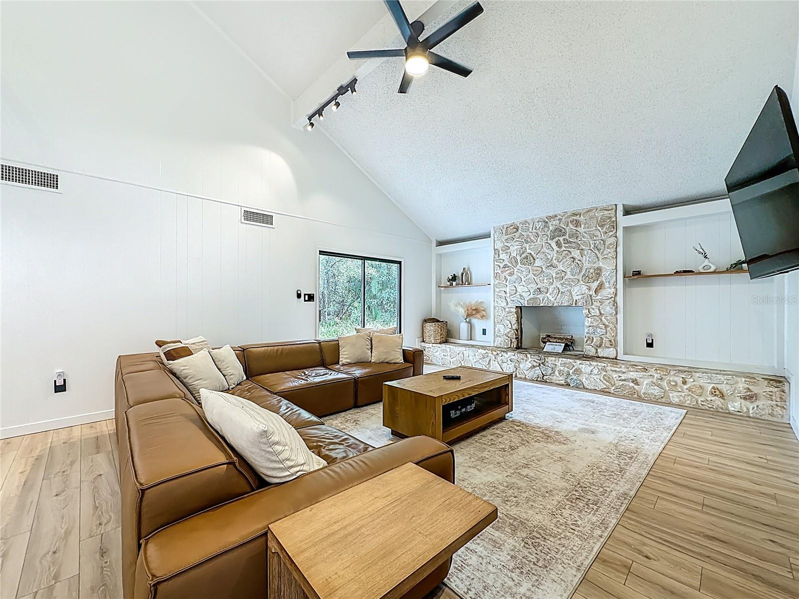 Image 25 of 78 For 3730 Lewis Speedway