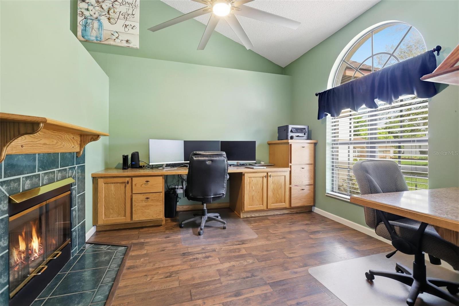 Image 10 of 41 For 731 Edgewild Court