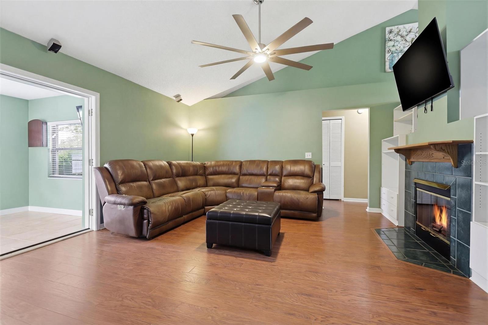 Image 12 of 41 For 731 Edgewild Court