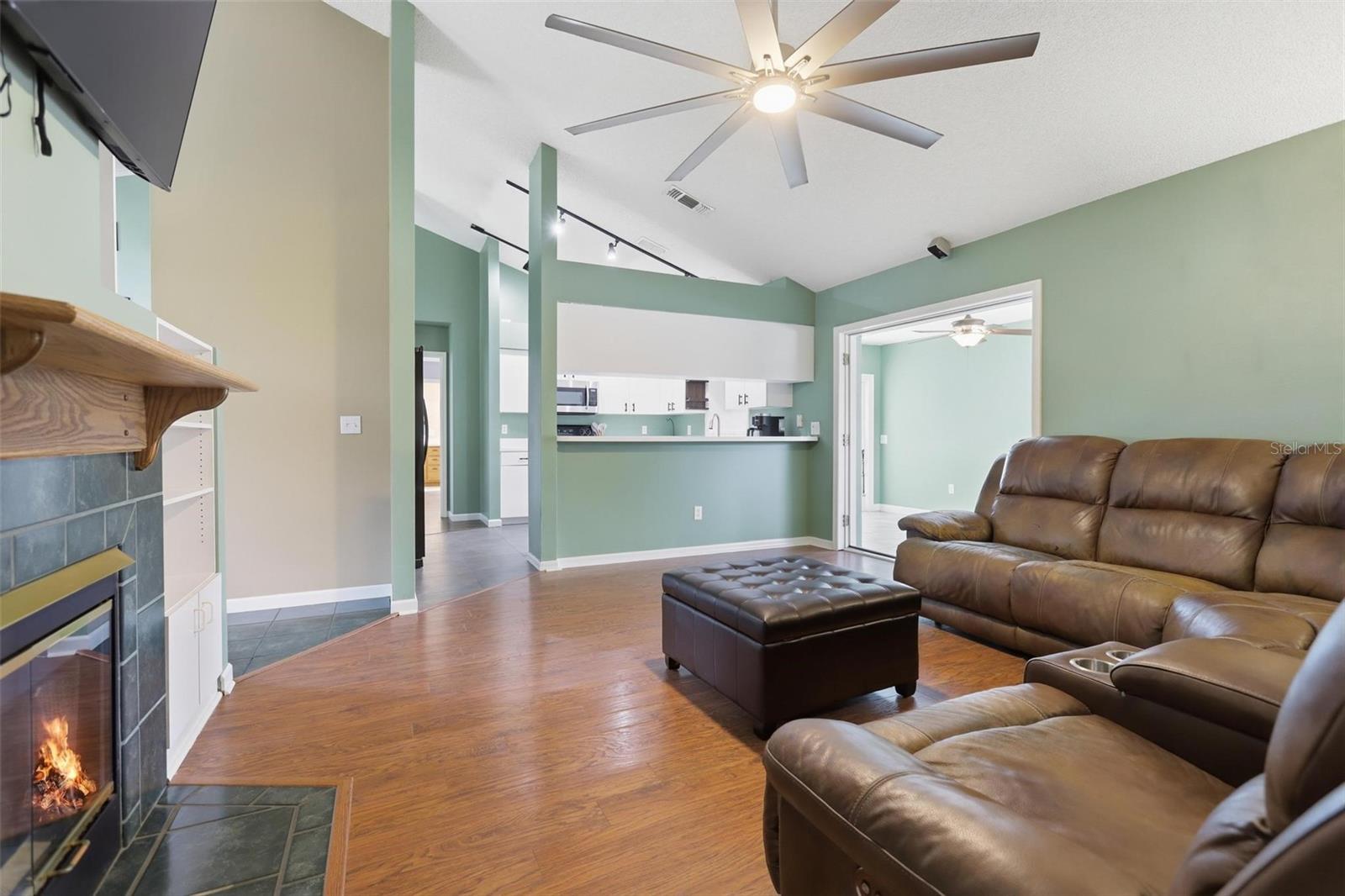 Image 13 of 41 For 731 Edgewild Court