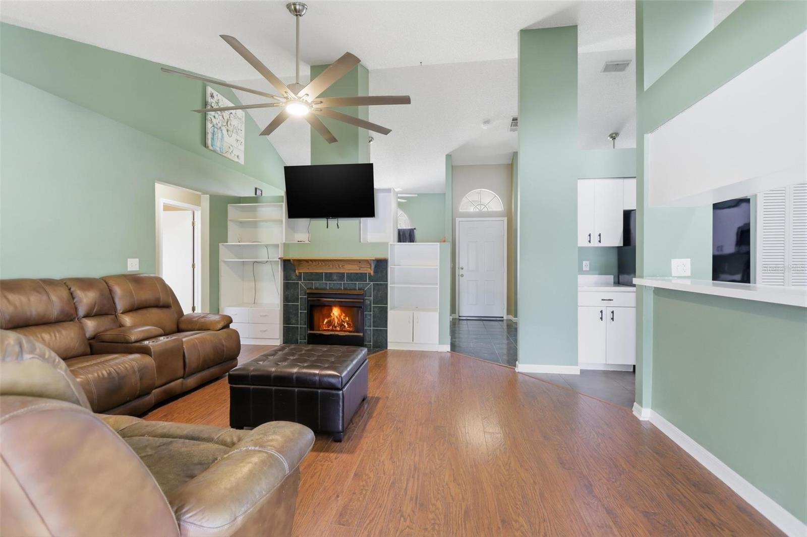 Image 14 of 41 For 731 Edgewild Court