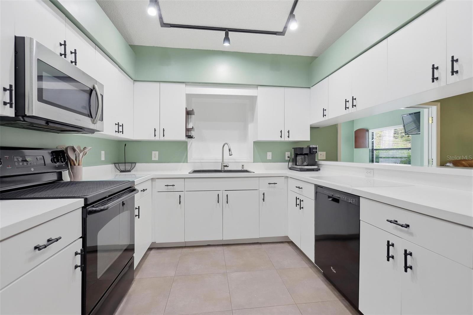 Image 15 of 41 For 731 Edgewild Court