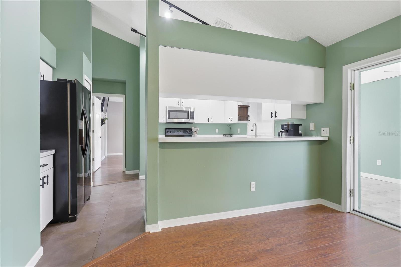 Image 18 of 41 For 731 Edgewild Court