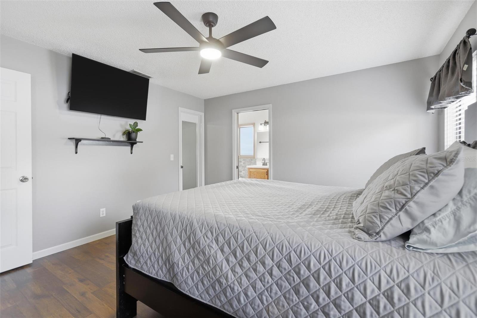 Image 23 of 41 For 731 Edgewild Court