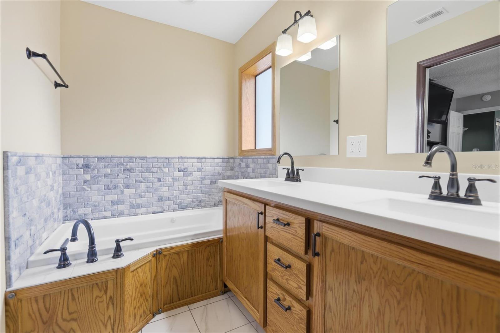 Image 26 of 41 For 731 Edgewild Court