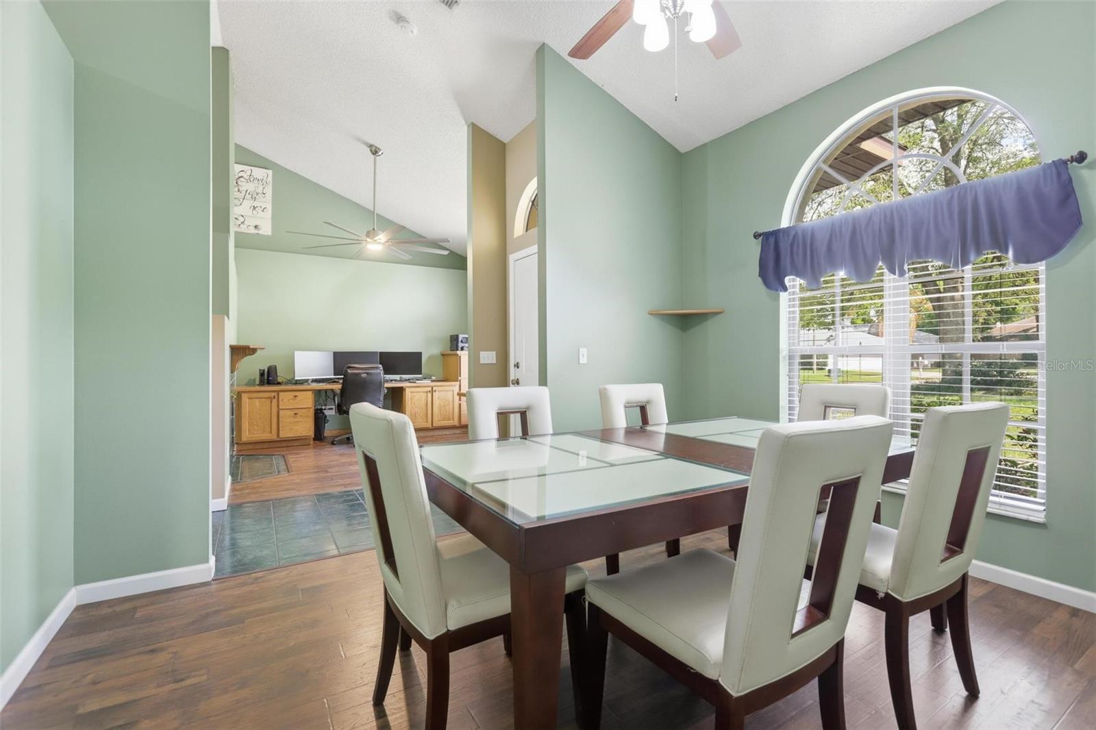 Image 8 of 41 For 731 Edgewild Court