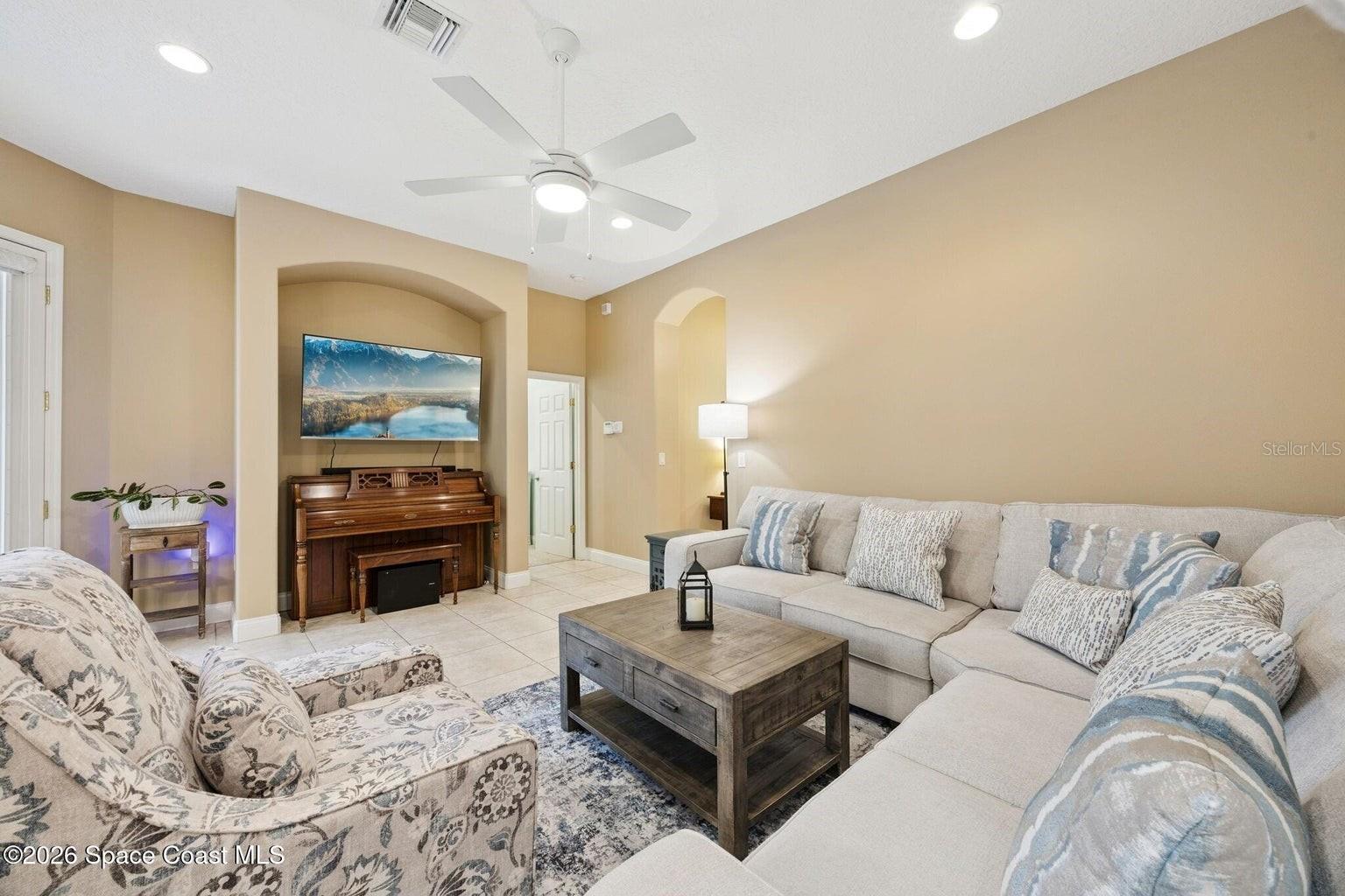 Image 9 of 35 For 784 Bayside Drive 501