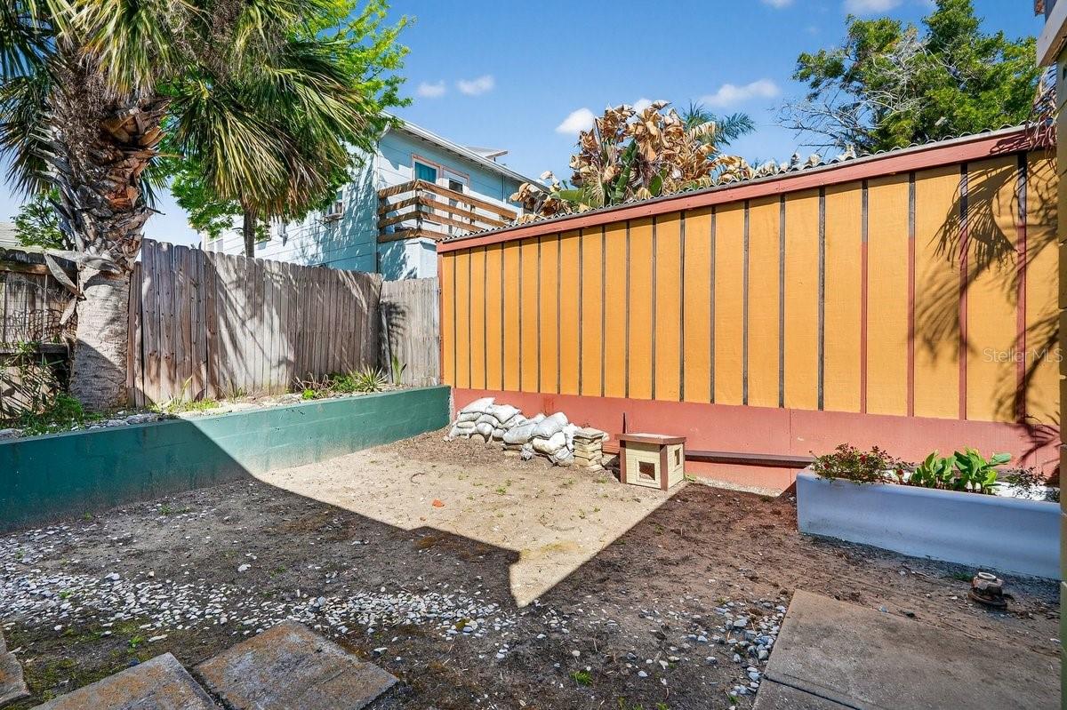 Image 11 of 62 For 112 Oleander Avenue