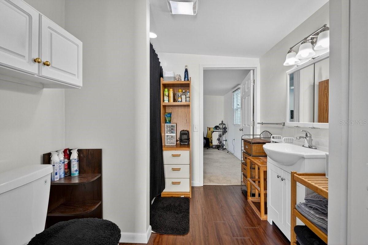 Image 18 of 62 For 112 Oleander Avenue