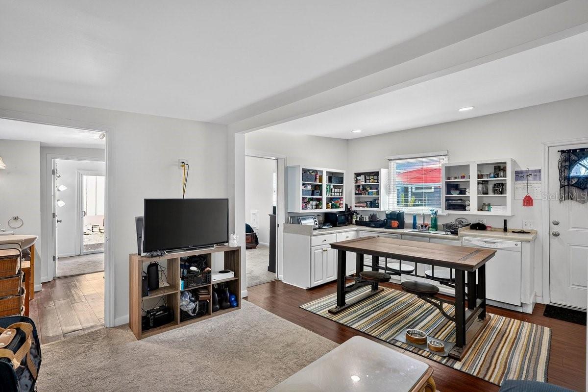 Image 20 of 62 For 112 Oleander Avenue