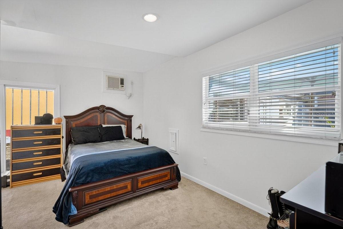 Image 21 of 62 For 112 Oleander Avenue