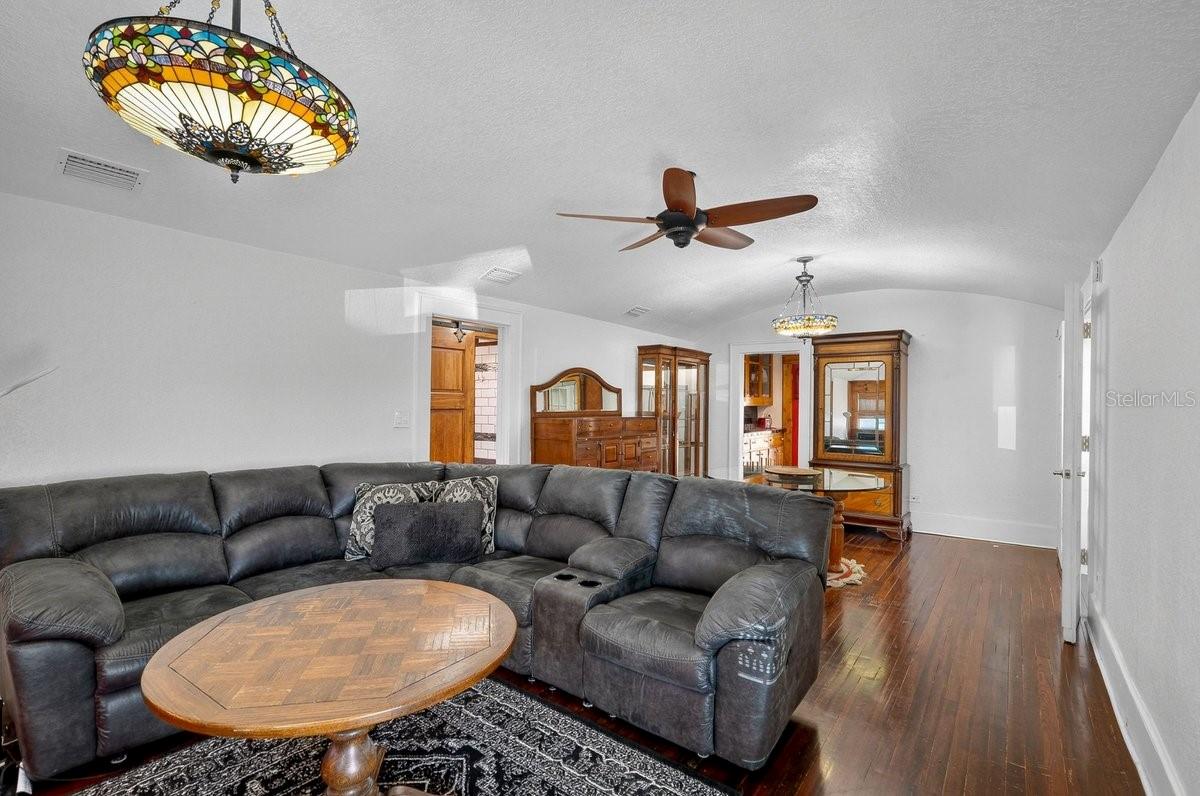 Image 27 of 62 For 112 Oleander Avenue