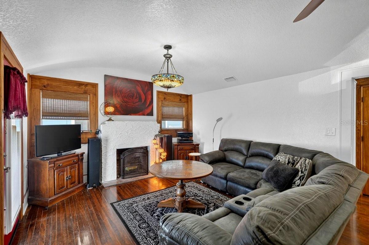 Image 28 of 62 For 112 Oleander Avenue