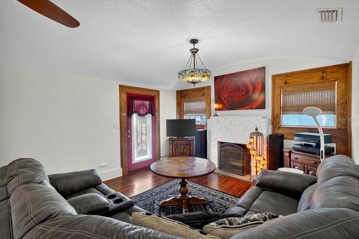 Image 29 of 62 For 112 Oleander Avenue