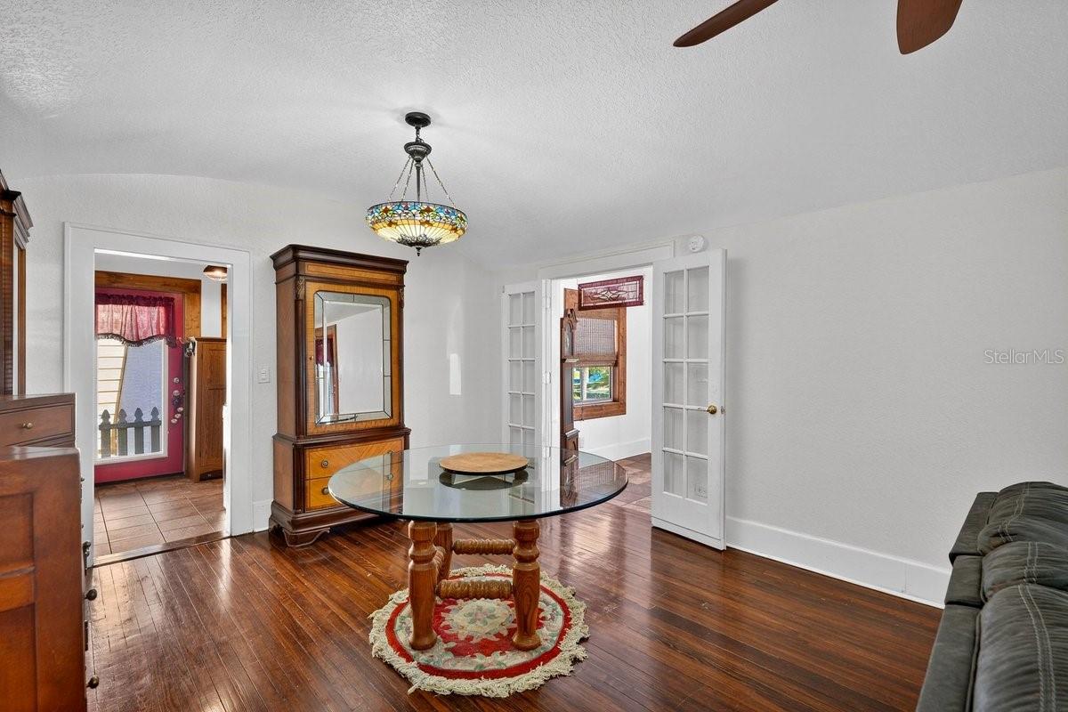 Image 31 of 62 For 112 Oleander Avenue