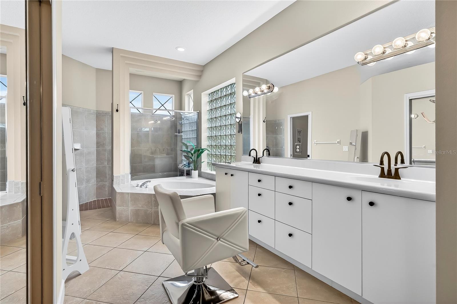 Image 28 of 73 For 1950 Southcreek Boulevard