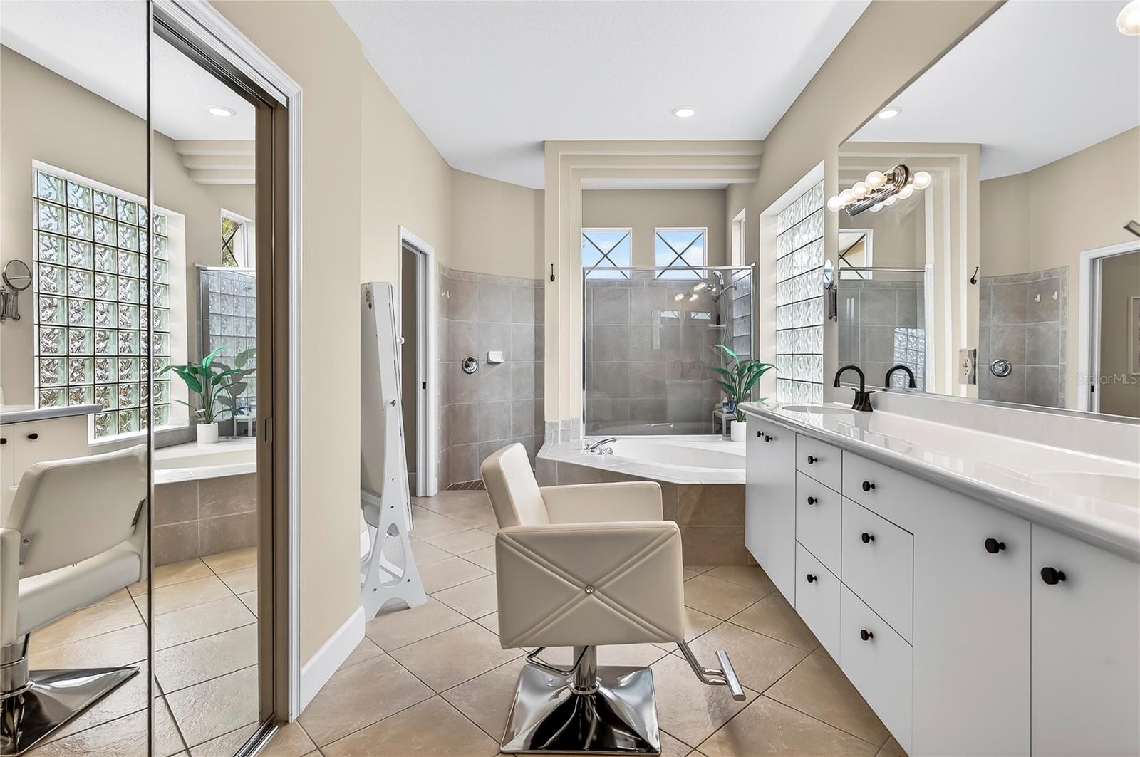 Image 29 of 73 For 1950 Southcreek Boulevard