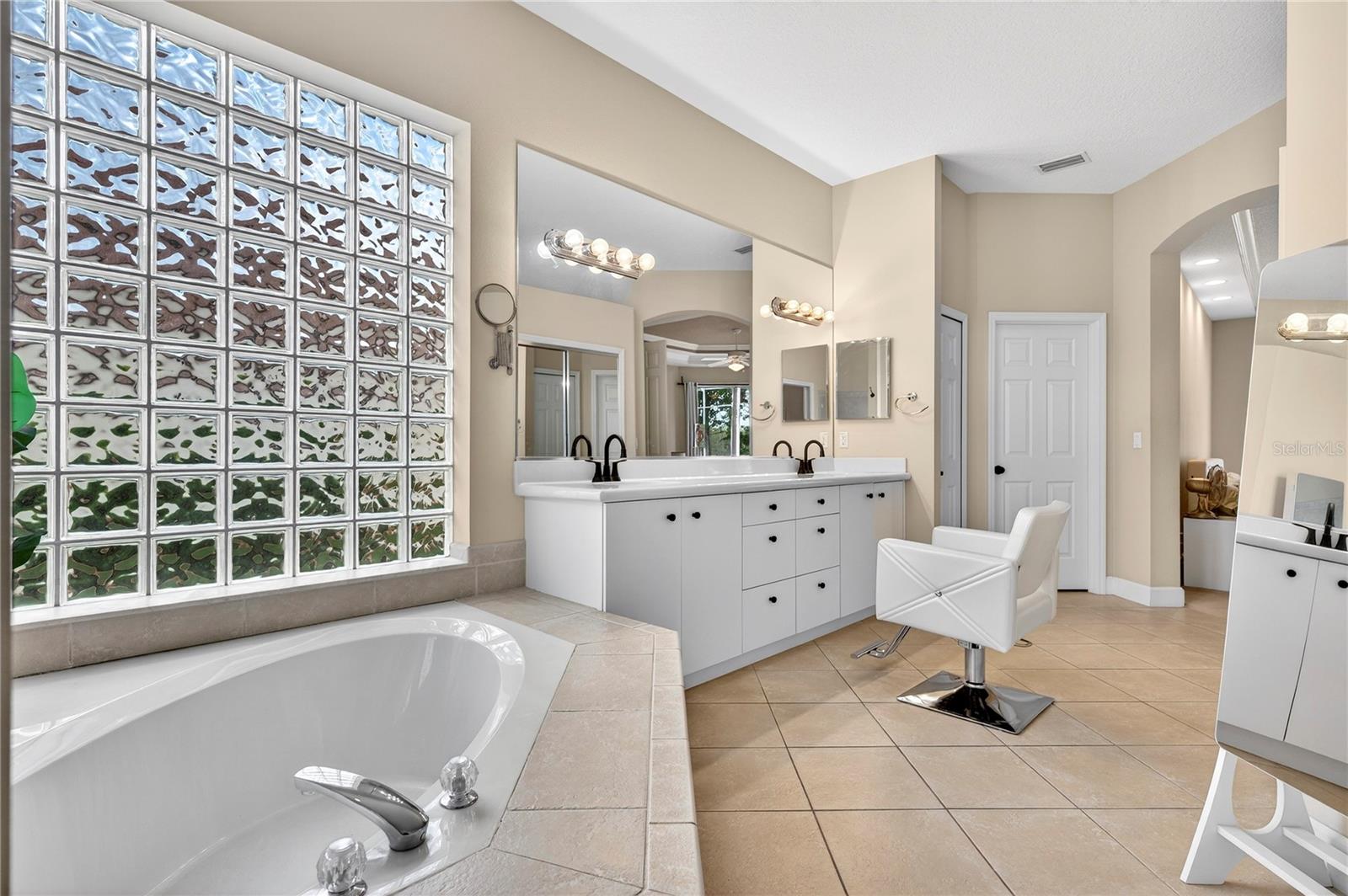 Image 30 of 73 For 1950 Southcreek Boulevard