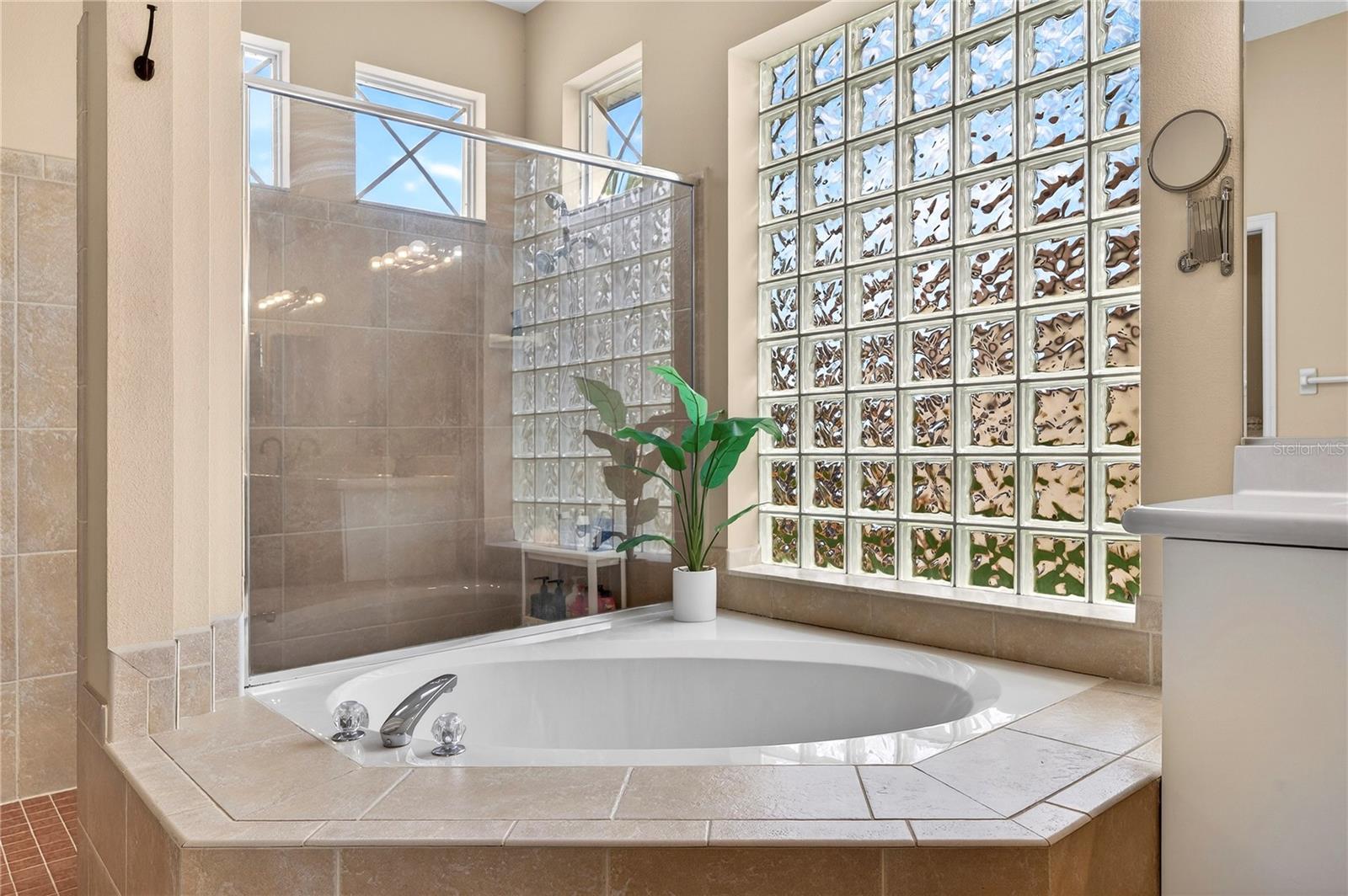 Image 33 of 73 For 1950 Southcreek Boulevard