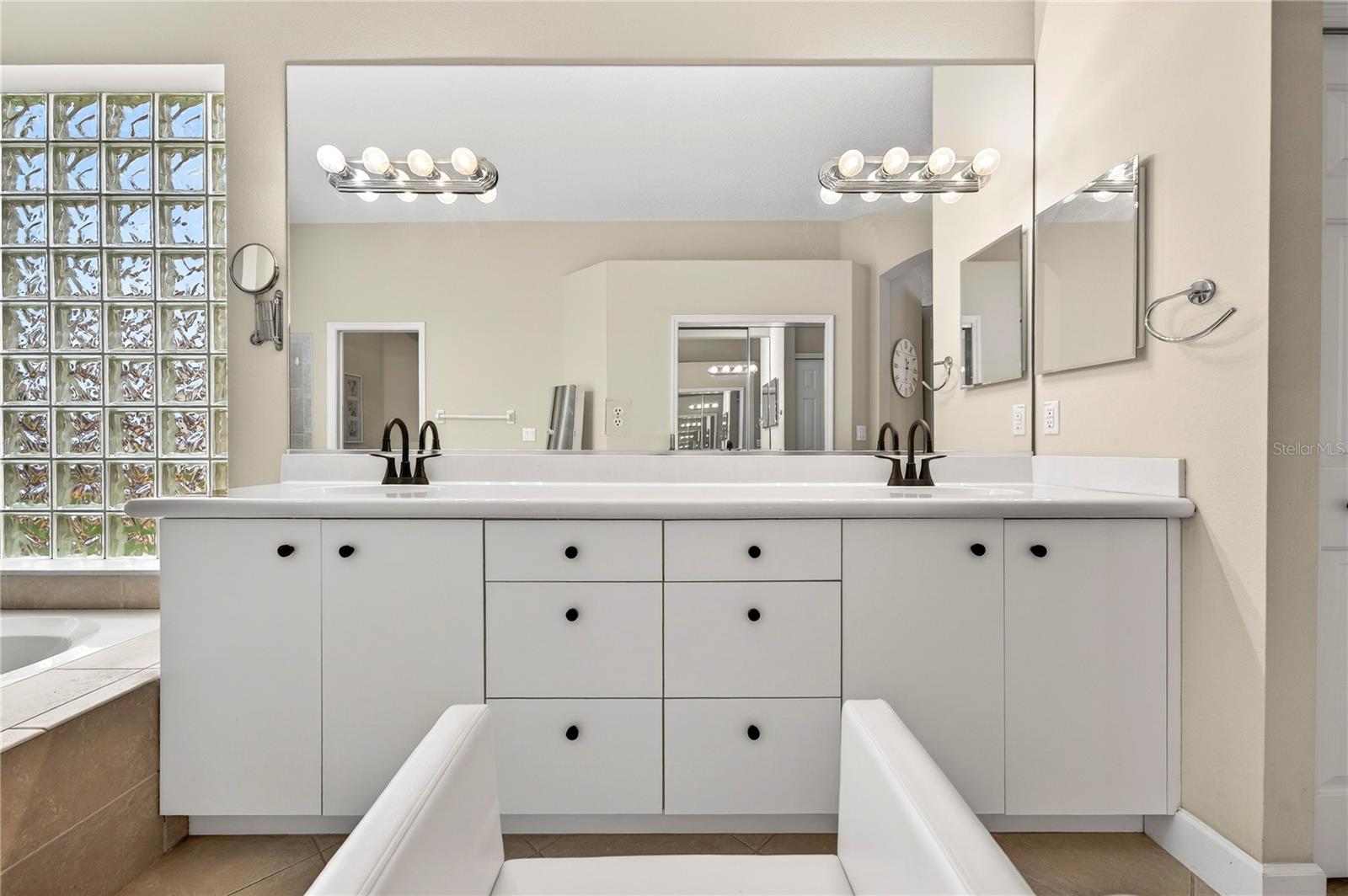 Image 36 of 73 For 1950 Southcreek Boulevard