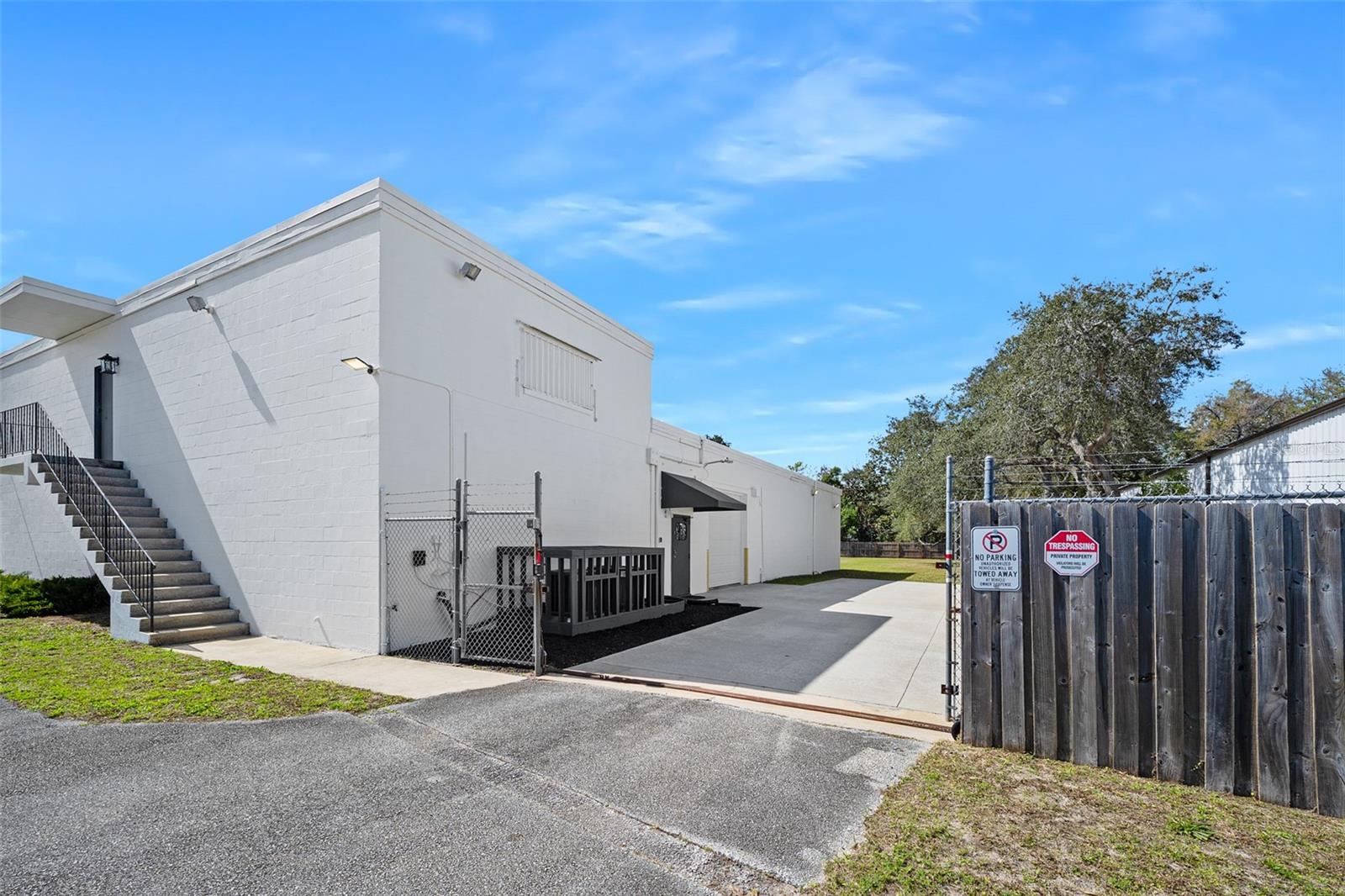 Image 12 of 81 For 974 Nova Road