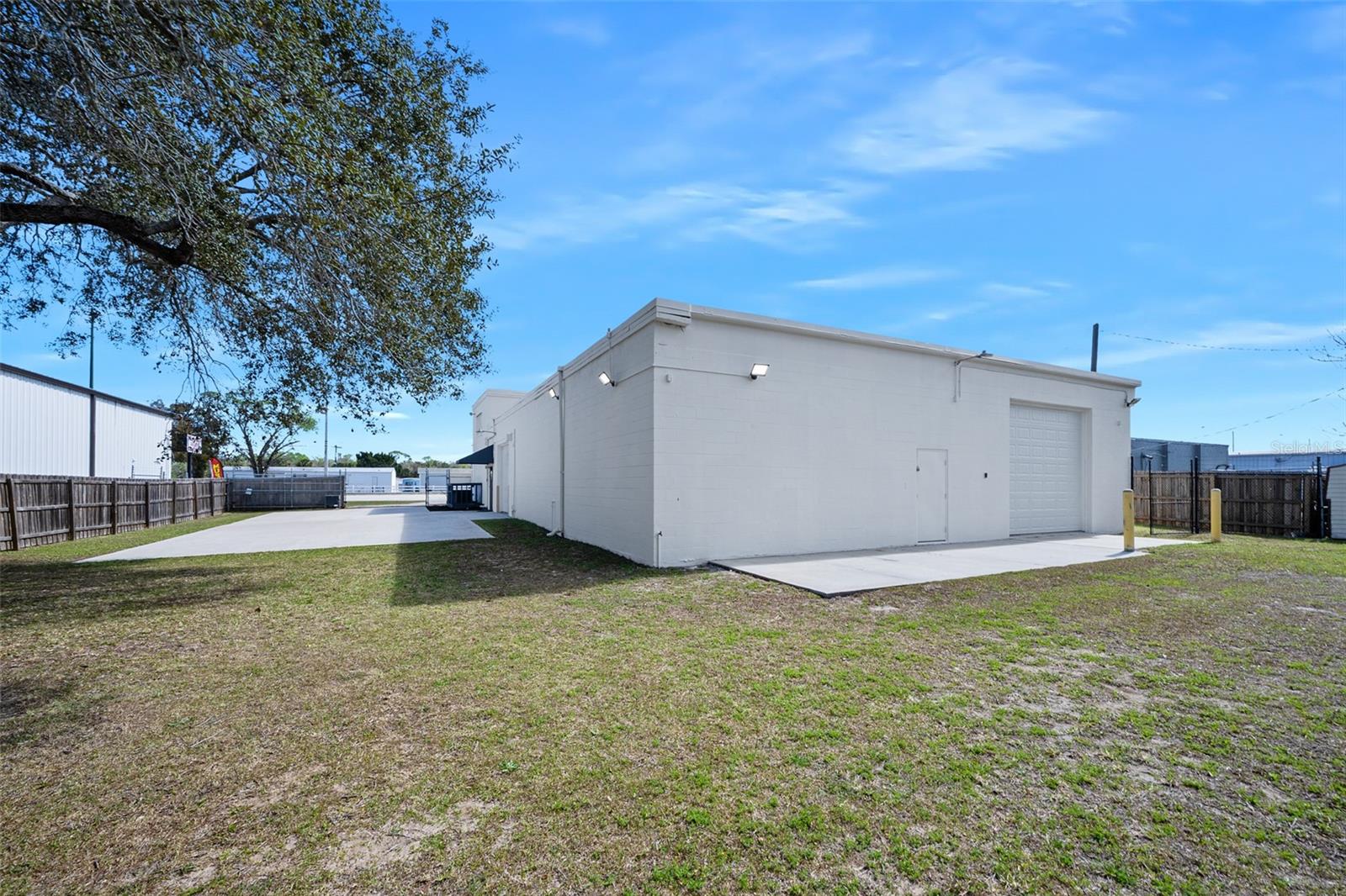 Image 16 of 81 For 974 Nova Road