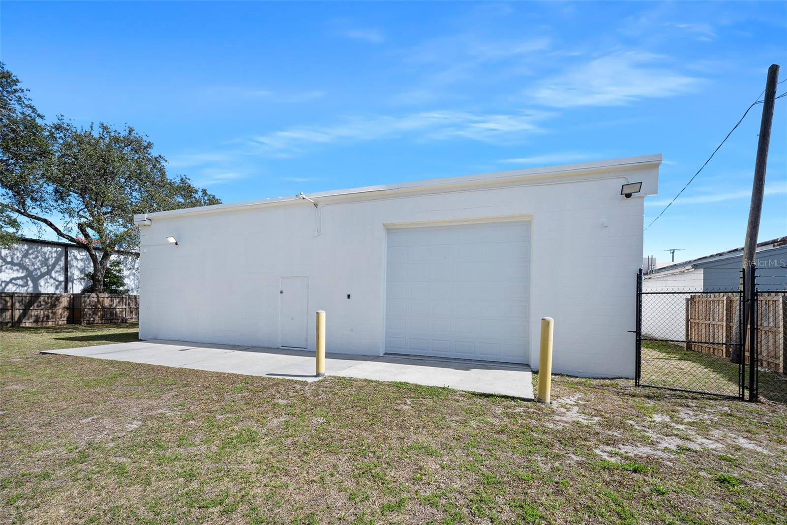 Image 17 of 81 For 974 Nova Road