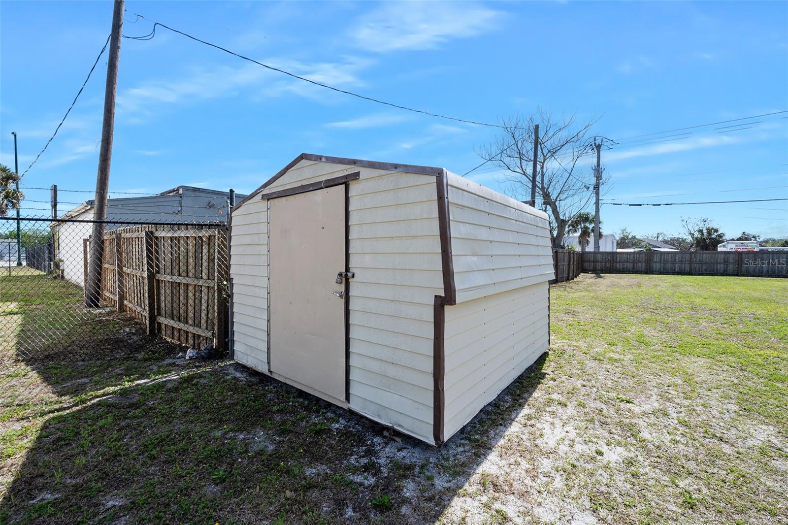 Image 19 of 81 For 974 Nova Road