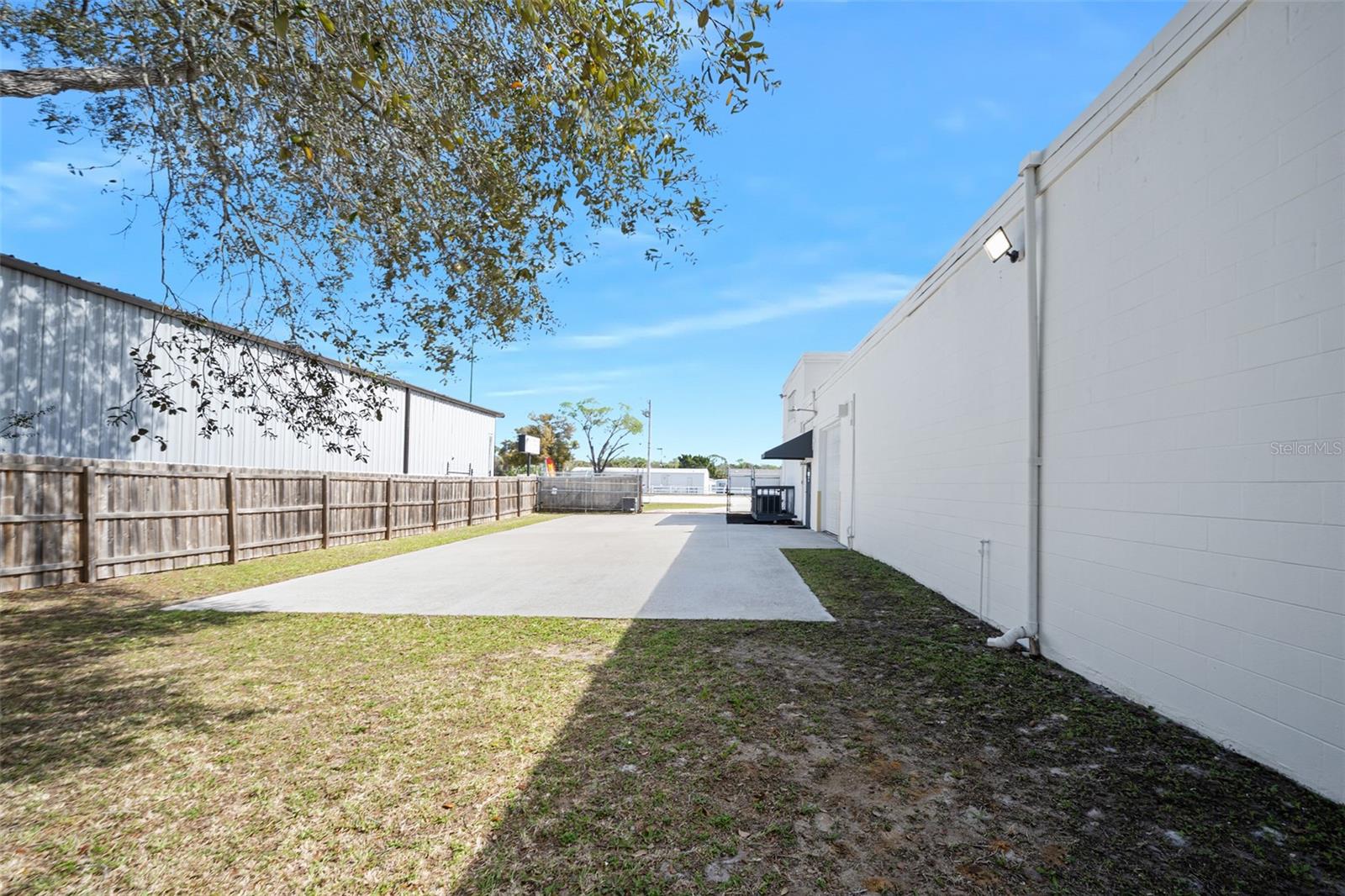 Image 24 of 81 For 974 Nova Road