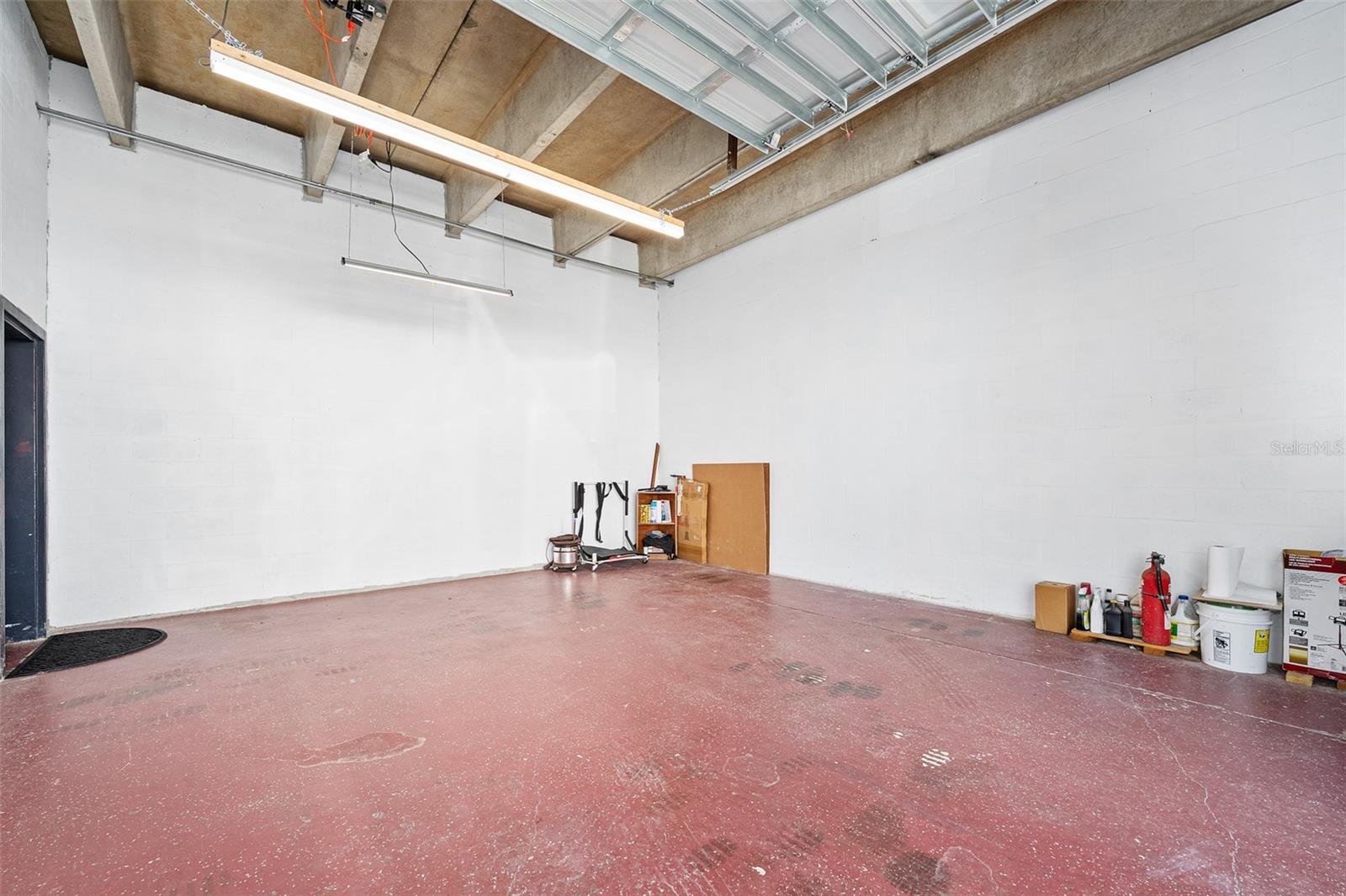 Image 27 of 81 For 974 Nova Road