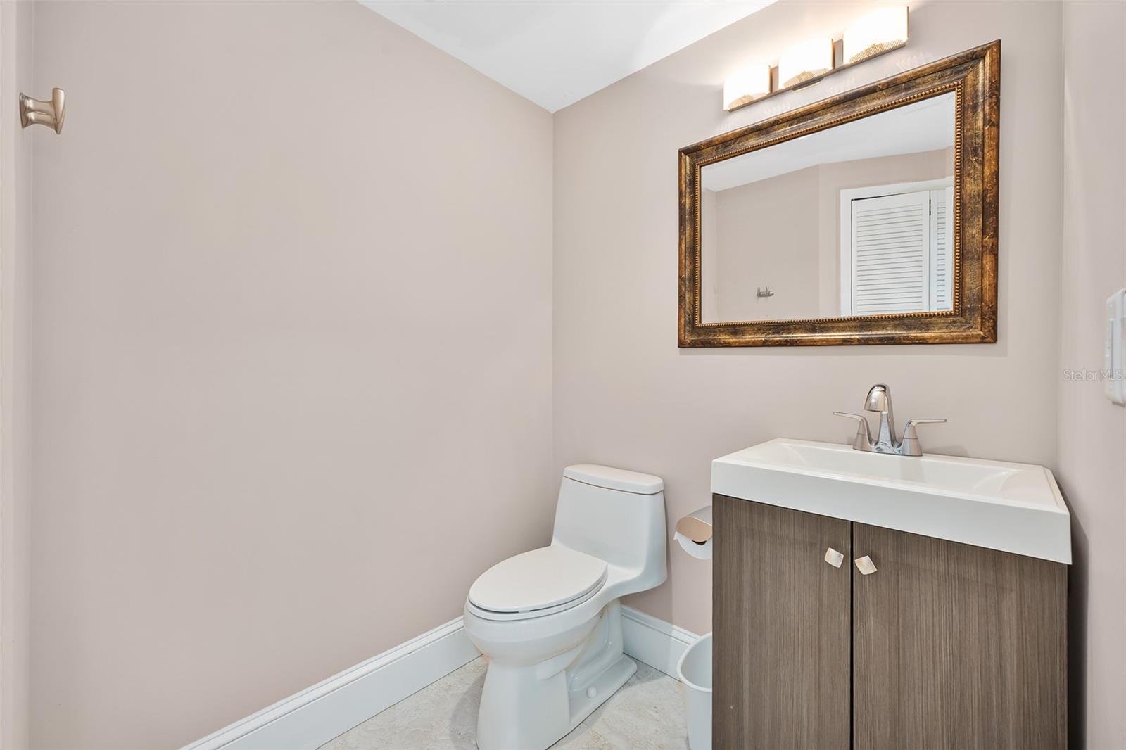 Image 40 of 81 For 974 Nova Road