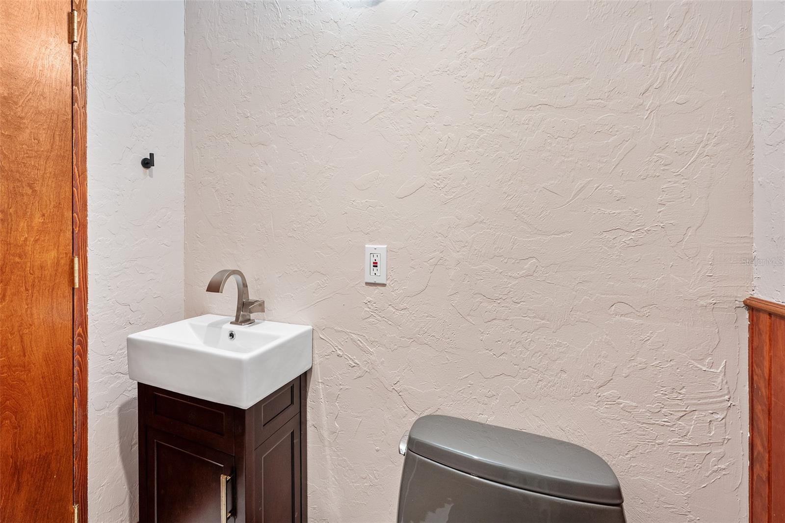 Image 47 of 81 For 974 Nova Road