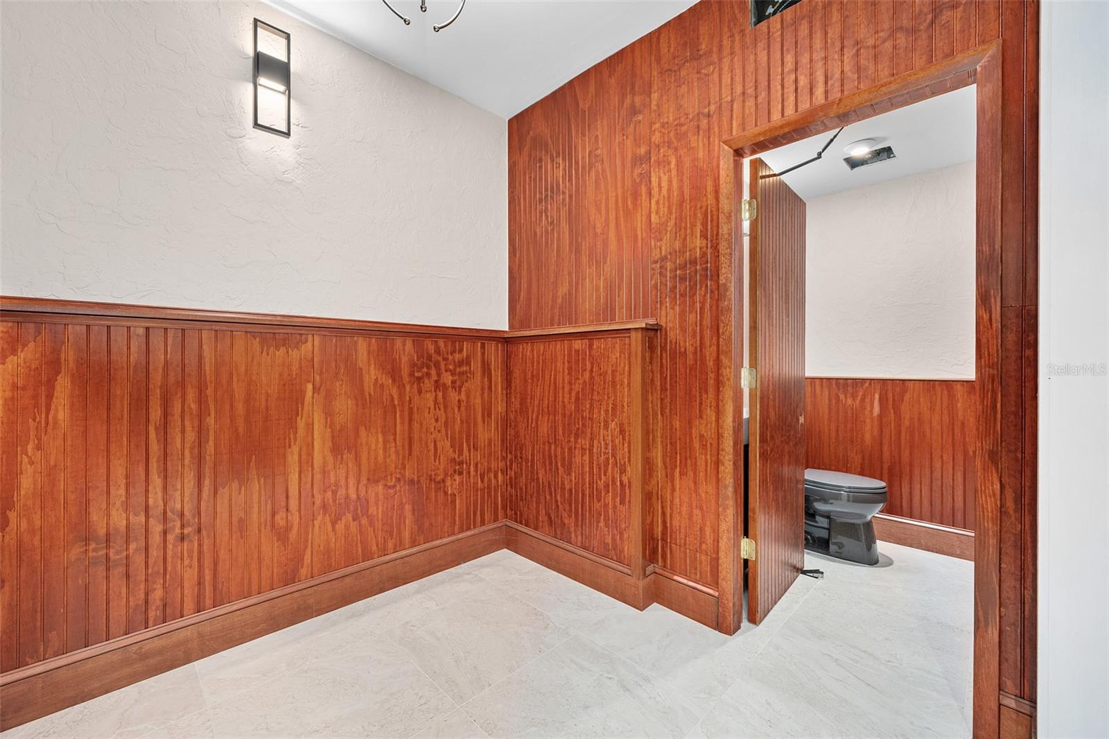 Image 48 of 81 For 974 Nova Road